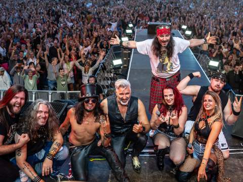 SLASH 'N ROSES